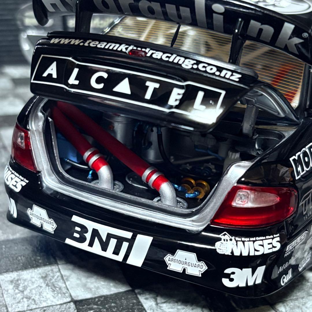 国内未入荷 1000台限定 1/18 CC ホールデン VX コモドア V8