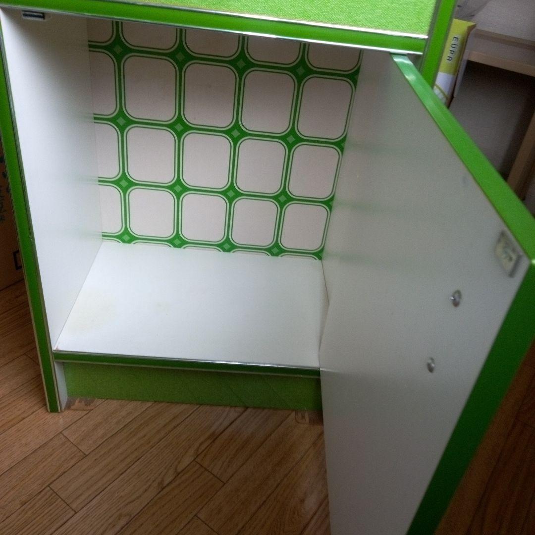 昭和レトロ 緑と白の木製キッチン収納キャビネット