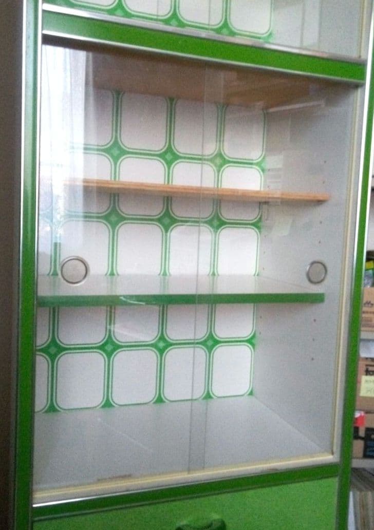 昭和レトロ 緑と白の木製キッチン収納キャビネット