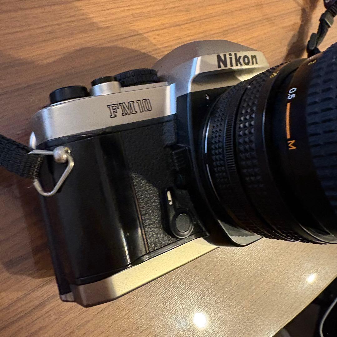 Nikon FM10 / zoom-nikkor35〜70mm ストラップ付き