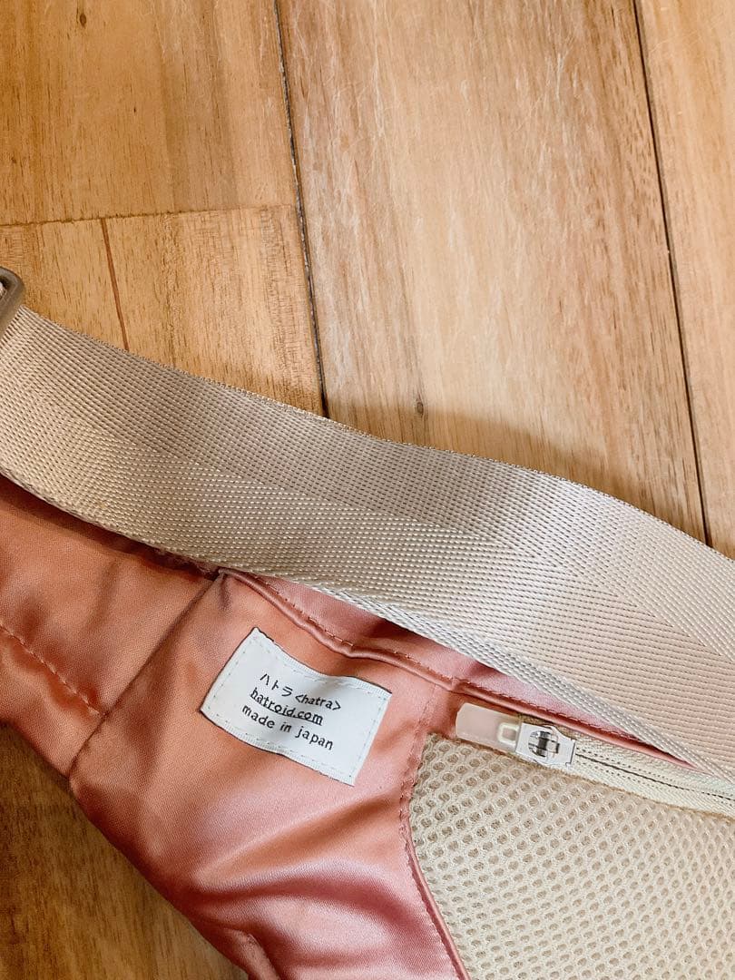 ハトラ　目バッグ　ボディバッグ