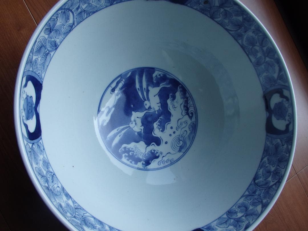 古伊万里 大鉢『波に跳ねうさぎ』蛸唐草文　染付　江戸期