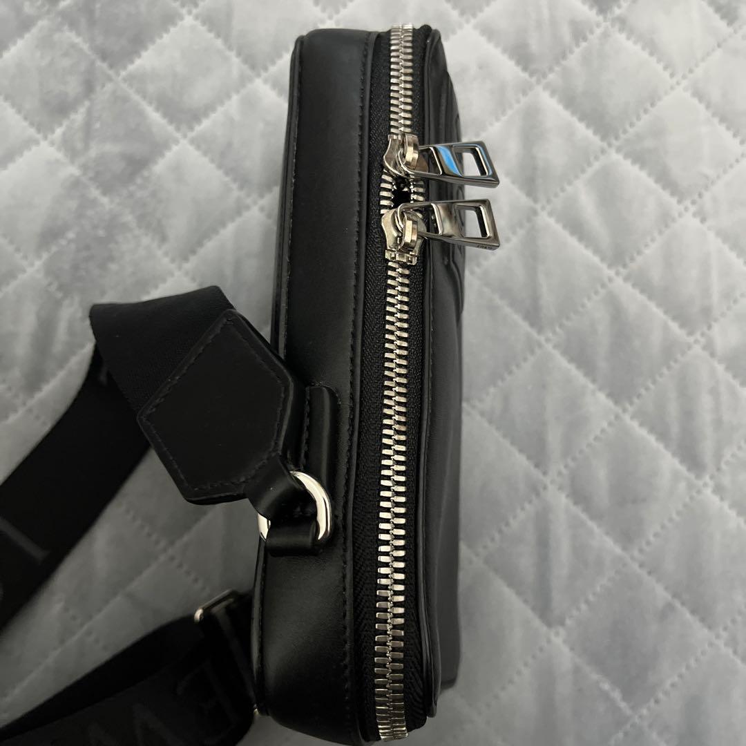 LOEWE バーティカルクロスボディ　ショルダーバック　ブラック