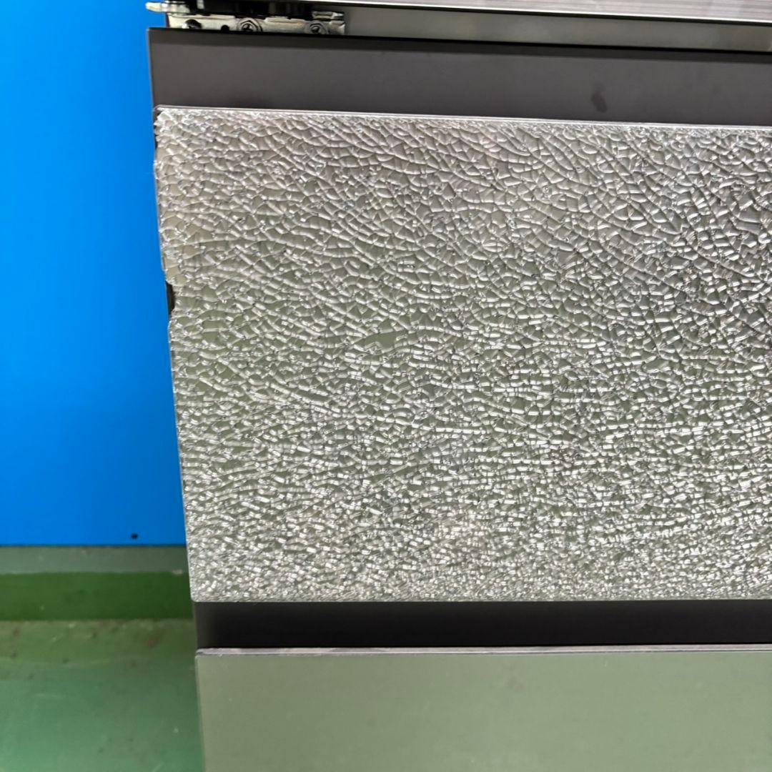 540東芝2024年製 大型冷蔵庫 ガラス割れあり 完動品　300L強　自動製氷