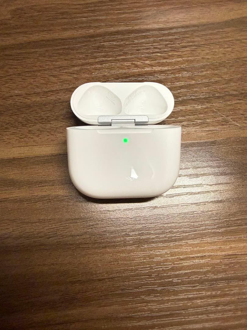 AirPod4 ノイズキャンセリング搭載（2日ほど使用）　箱説明書あり