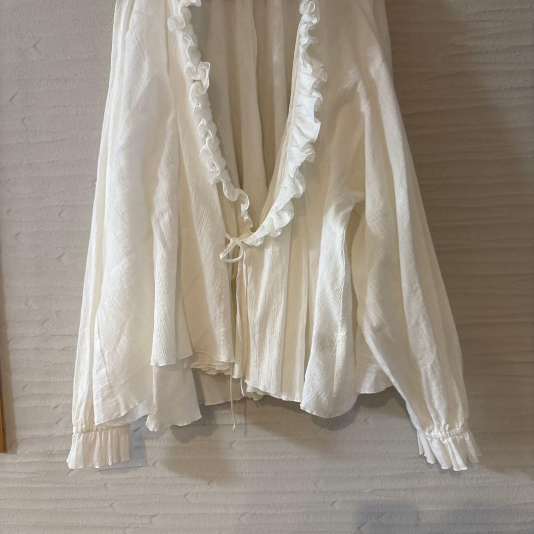 ビームスボーイ×トリト★別注アシメフリルブラウス　T2607