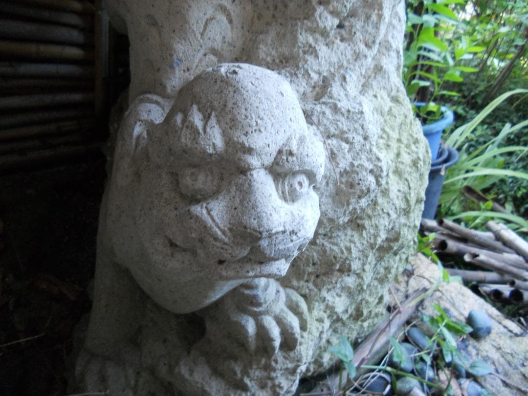 石灯籠 超希少 珍品 獅子 虎 燈篭 です。