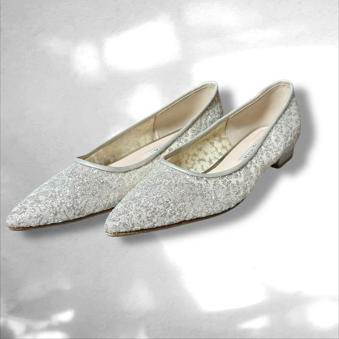 DIANA グリッターチュール　ロングノーズフラットシューズ　プラチナ　23.5