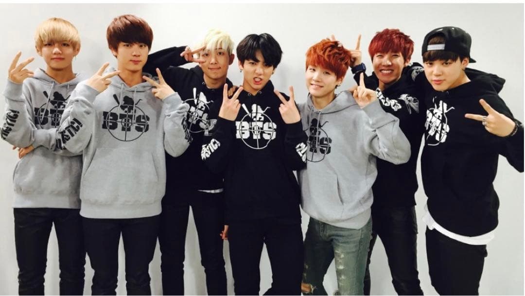 SANTASTIC！×防弾少年団パーカー　BTS