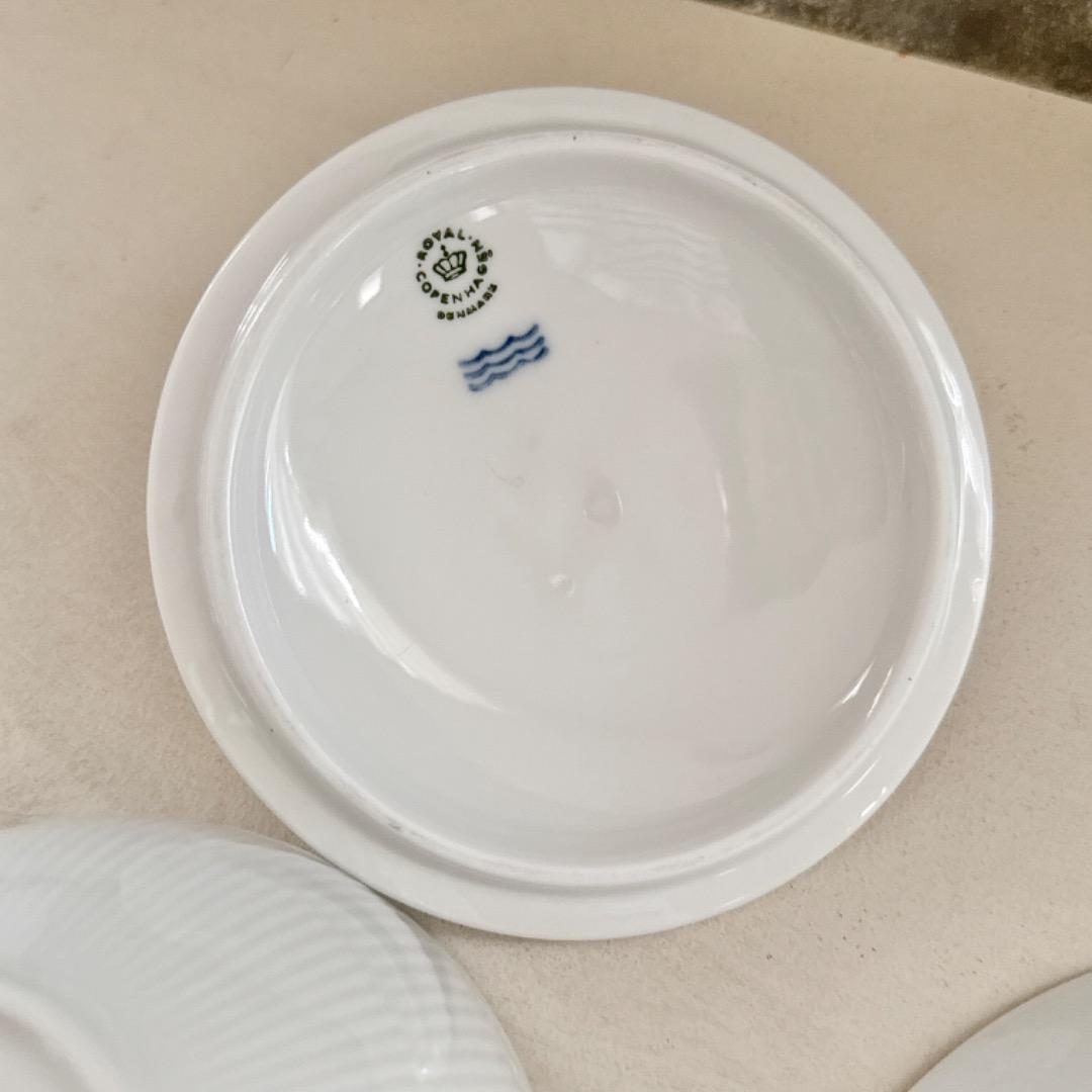 廃盤品☆ホワイトフルーテッド　蓋付きスープカップ