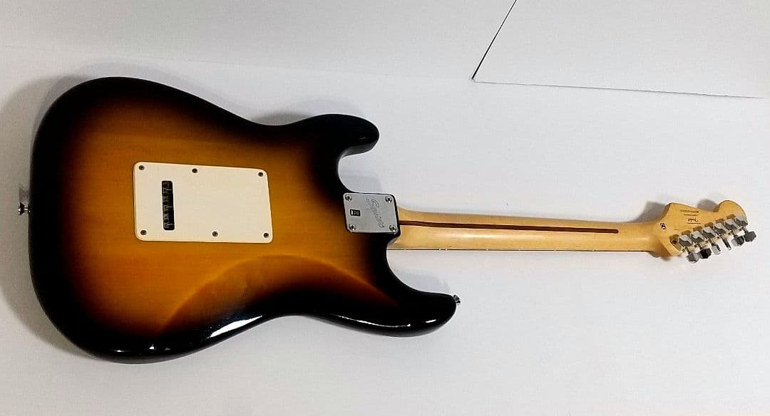 Squier サンバースト ストラトキャスター エレキギター