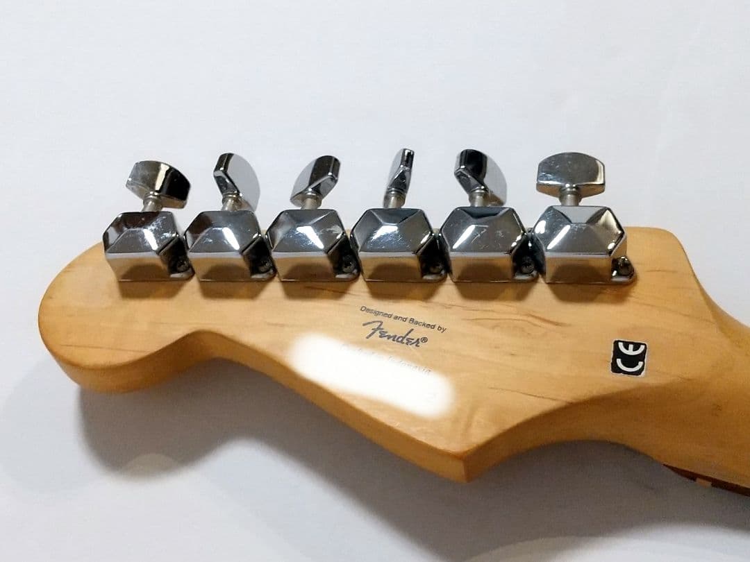 Squier サンバースト ストラトキャスター エレキギター