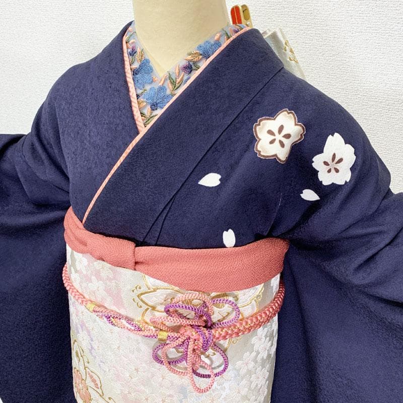 507z34☆振袖 高身長な方に 古典柄 金駒刺繍 毬 紺☆美品 成人式 結婚式