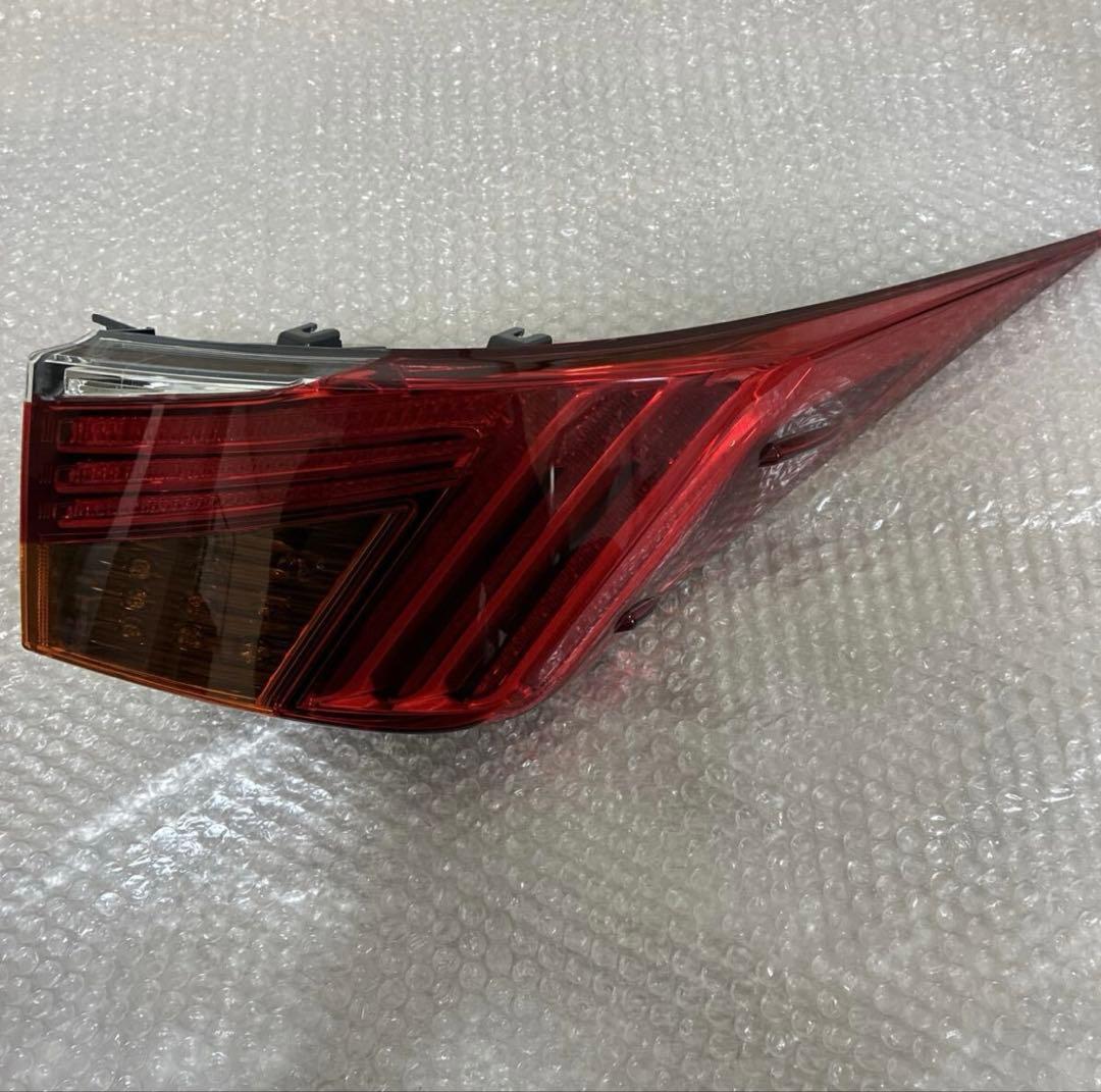 レクサスis 中期　テールランプ　助手席側