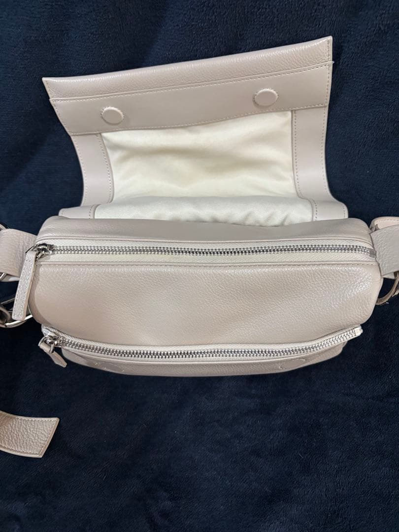 BEARDSLEY ベージュ レザー ショルダーバッグ