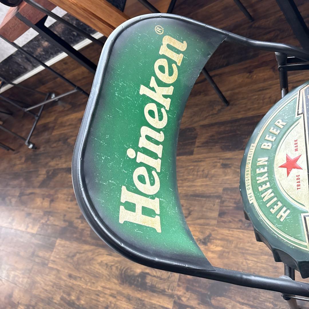 ハイネケン　ボトルキャップ　スツール2つ