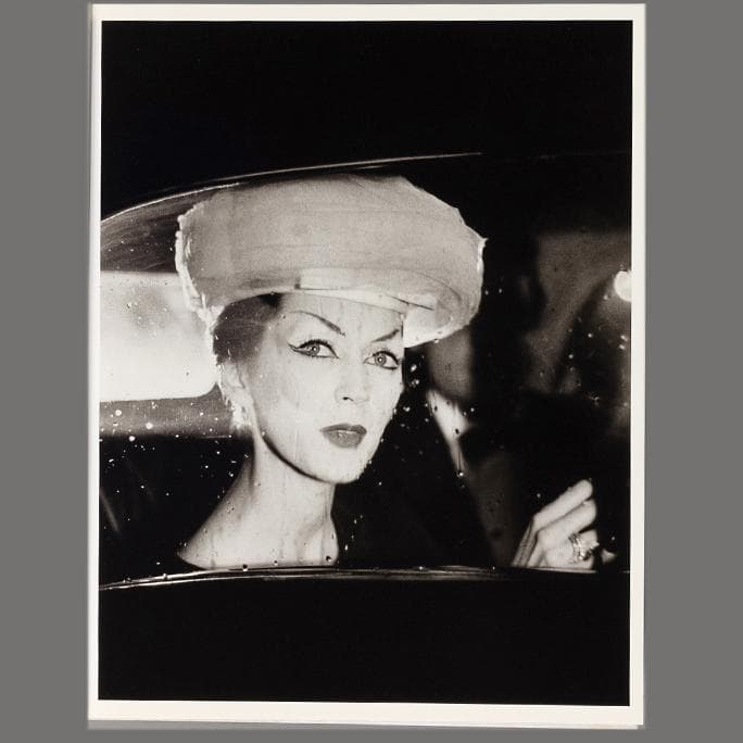 Woman in the Mirror　リチャード アヴェンドン 英語版