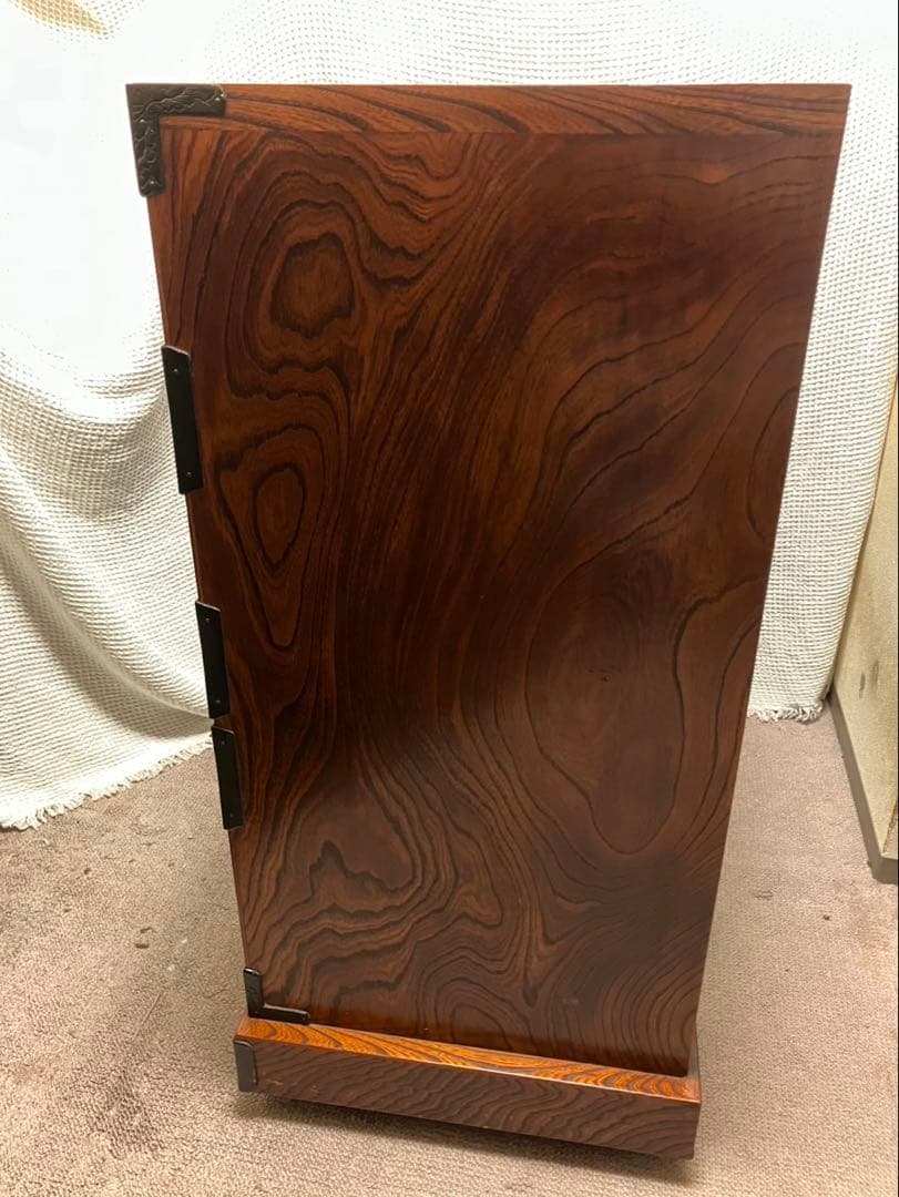 岩谷堂箪笥　南部鉄器