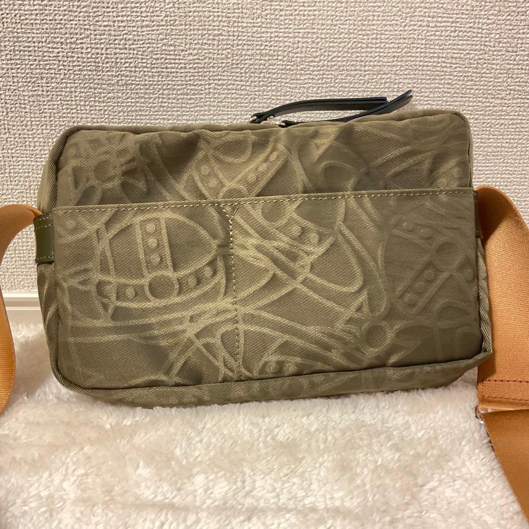 セール中！ヴィヴィアンウエストウッド　ショルダーバッグ