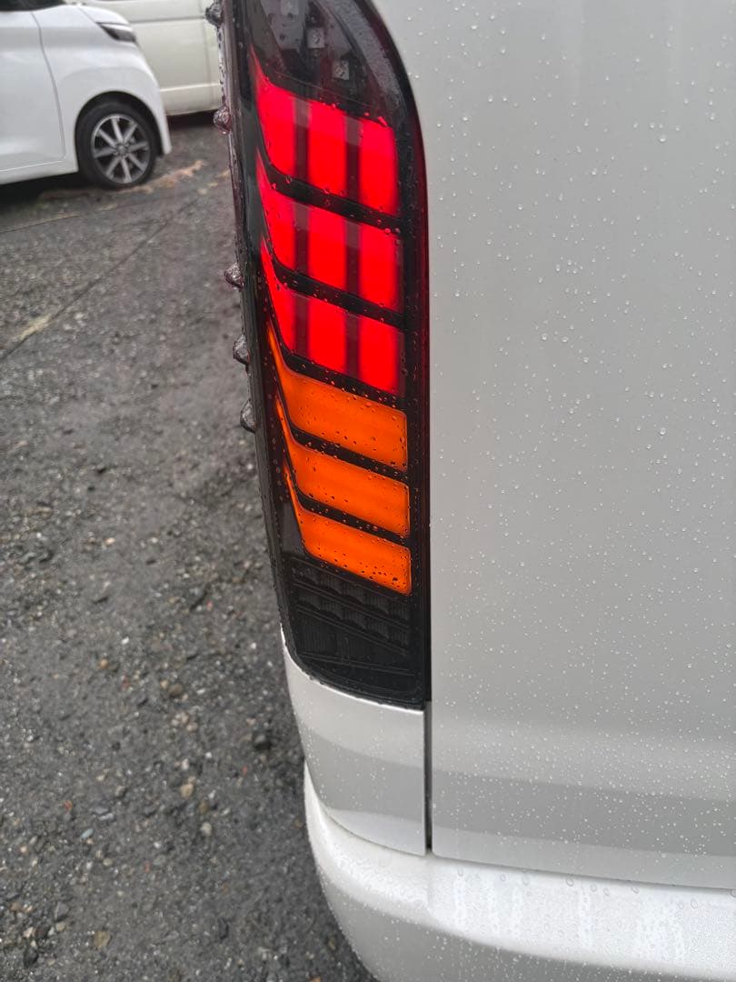 ハイエースオープニング付きテール