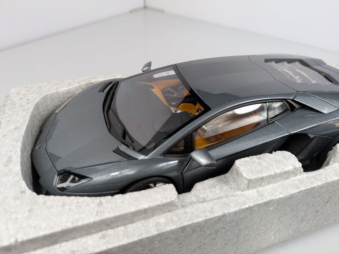 1/18 ミニカー オートアート ランボルギーニ アヴェンタドール LP700