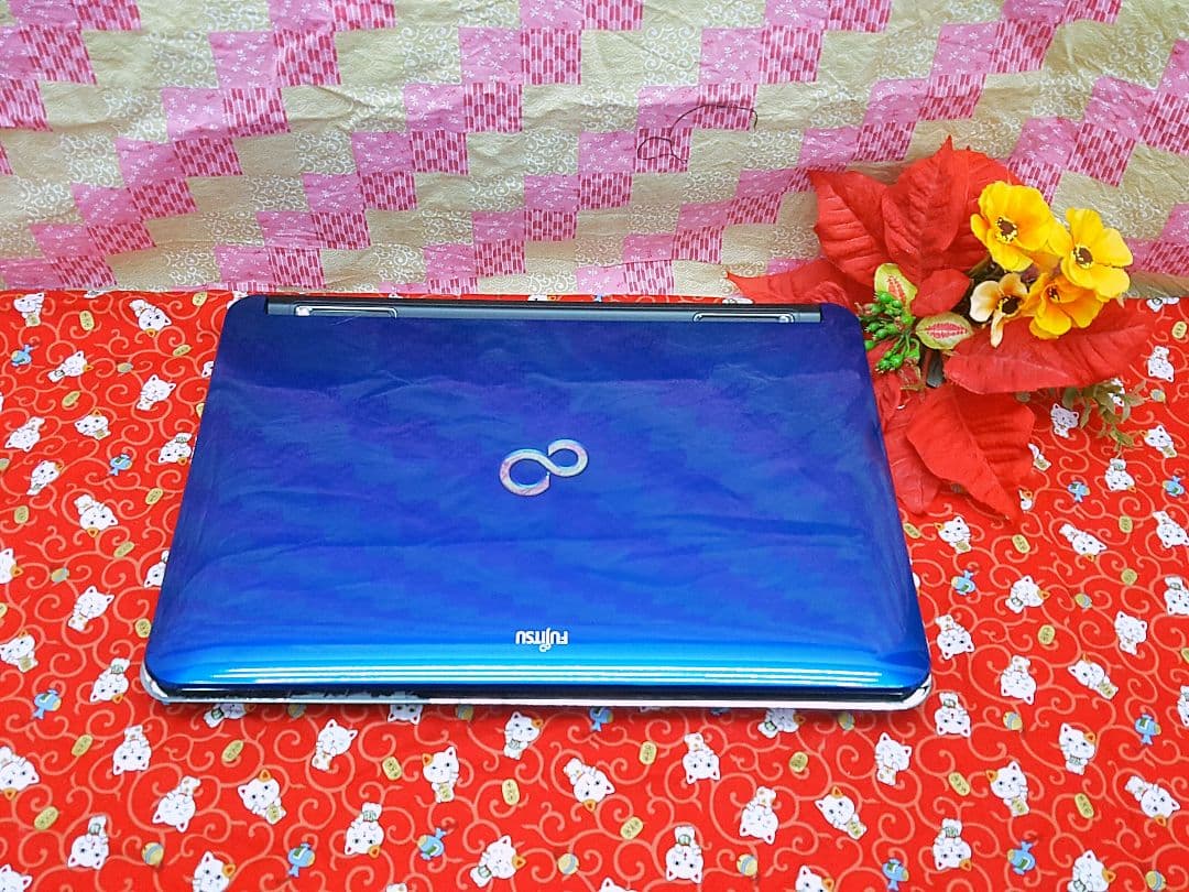 極上品！ホワイト色！2世代Core-i7 ！富士通カメラ！新Win11！動画編集