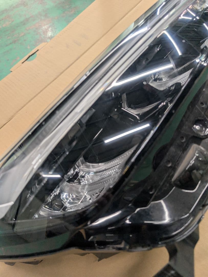 ヴェゼル　ヘッドライト　右　RV系