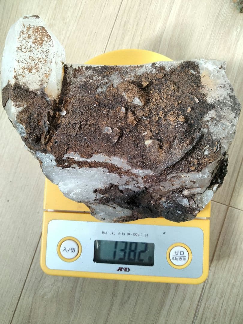 山梨県　乙女鉱山　国産天然水晶　虹入り水晶　1382g　国産水晶　国産鉱物