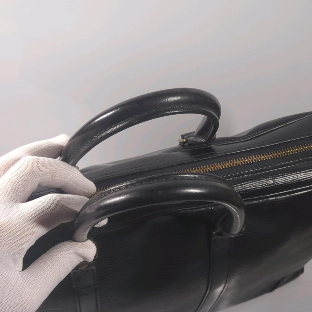 極美品 ベタ無 ルイヴィトン エピ ポルトドキュマンヴォワヤージュ M54472