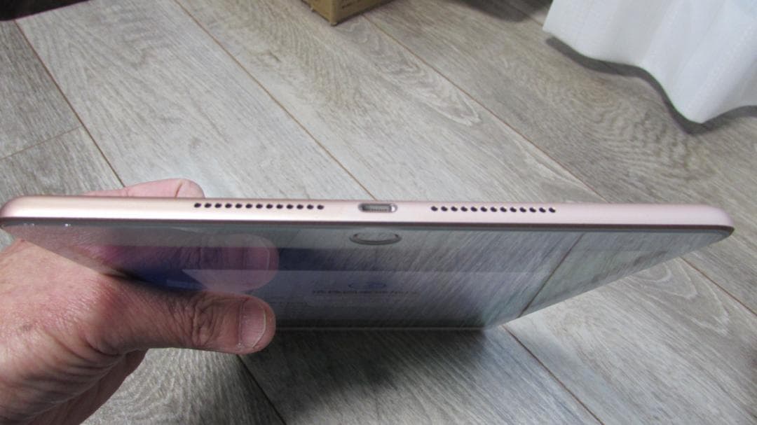 iPad 第7世代 128GB ゴールド MW6G2J／A SIMフリー