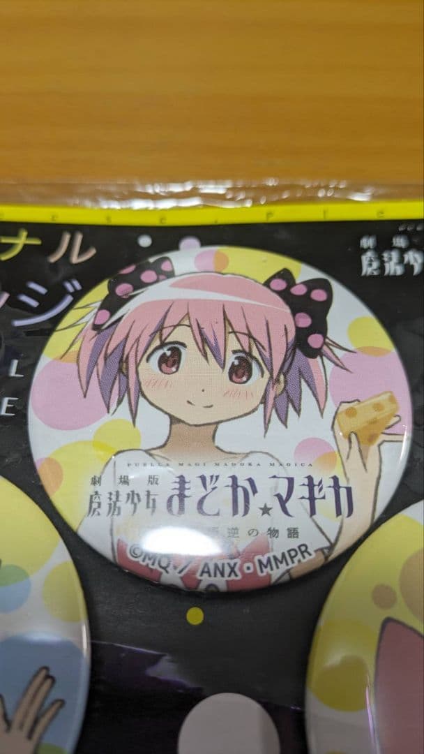 魔法少女まどかマギカ　まどマギ　ローソン　缶バッジ　鹿目まどか・美樹さやか・べべ