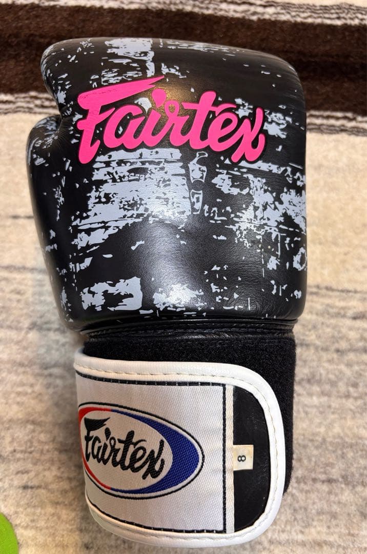 Fairtexフェアテックス ボクシンググローブ 8oz ブラック/ピンク