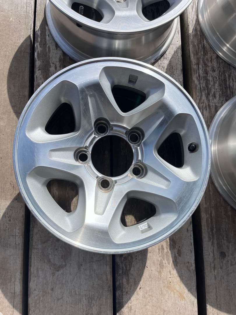 【とも】【2個口】ランクル70 純正アルミホイール