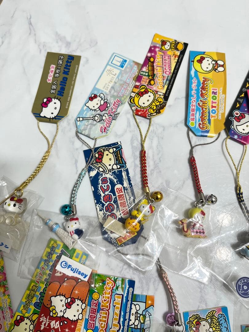 【ご当地キティ】ハローキティ ストラップ付きチャーム 32個セット