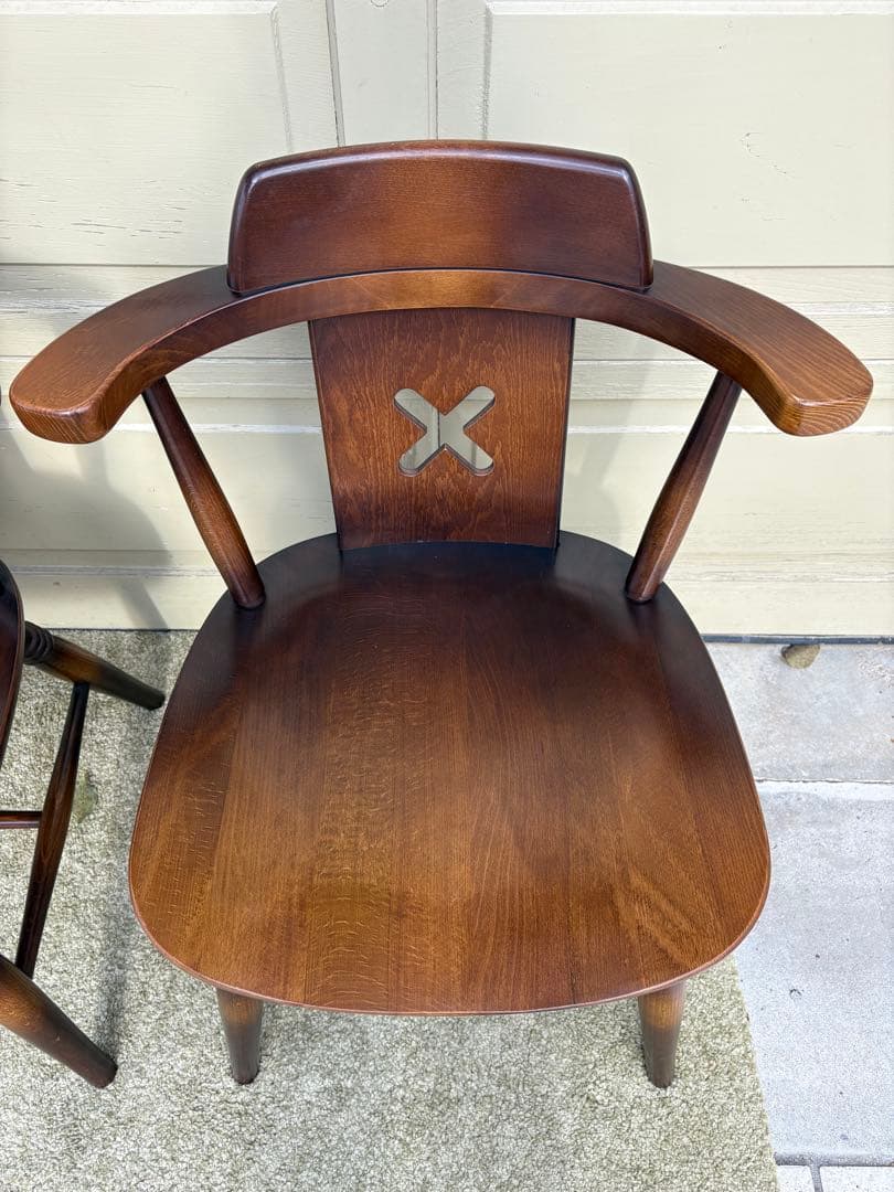 ②飛騨産業　木製ダイニングチェア