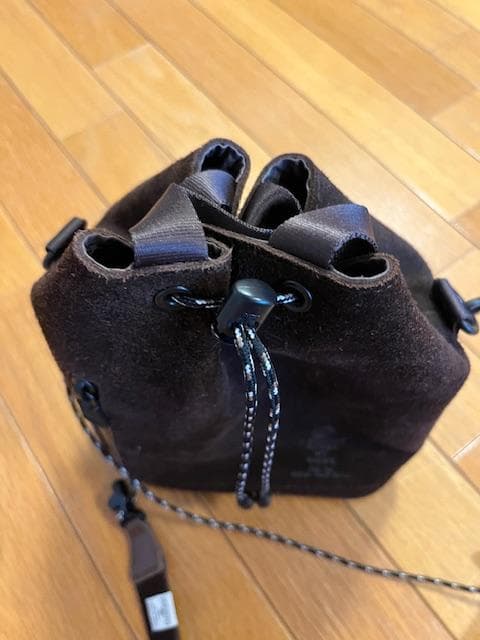 アッソブ ウォータープルーフ スエード ドローストリングバッグ ASSOV