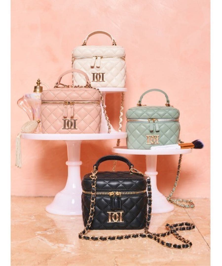 【新品未使用】Darich キルティングスクエアミニバッグ ゴールドパーツ