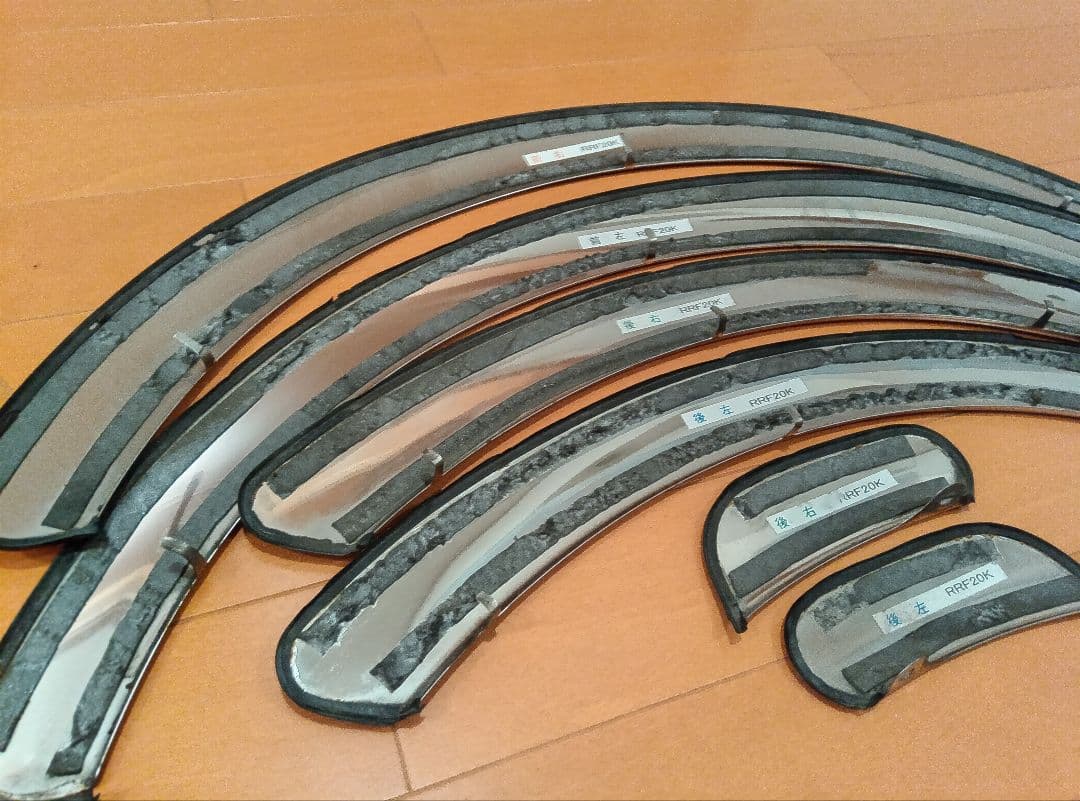 S*8様 美品ダイハツミラジーノL700Sホイールアーチカバーメッキオーバーフェ