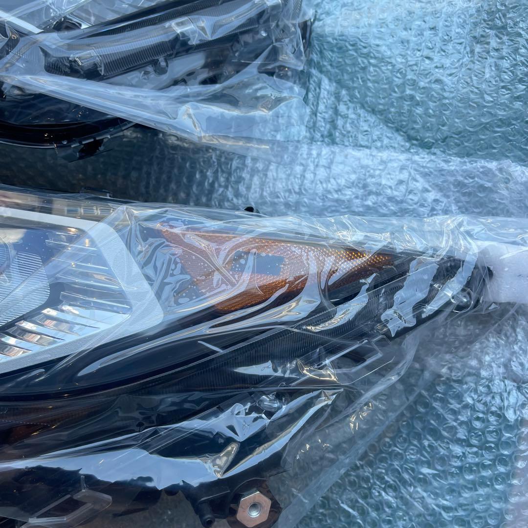 未使用　RAV4 50系US ヘッドライト左右