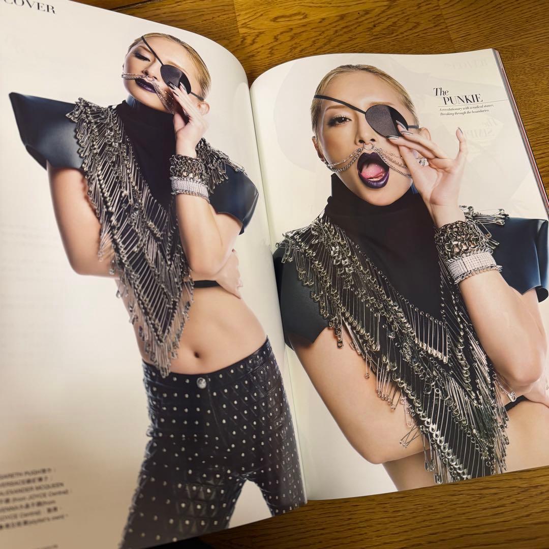 【希少品】日本未発売 浜崎あゆみ表紙 Harper's BAZAAR 香港版