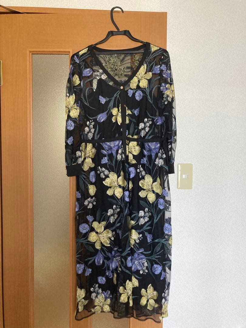 グレースコンチネンタル　チュールフラワー刺繍ドレス