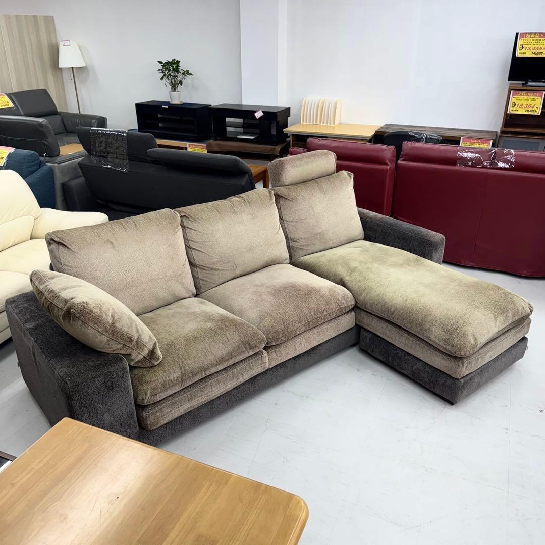 【お買い得‼️】定価数十万♪ フツーラ 237cm幅3人掛けカウチソファ