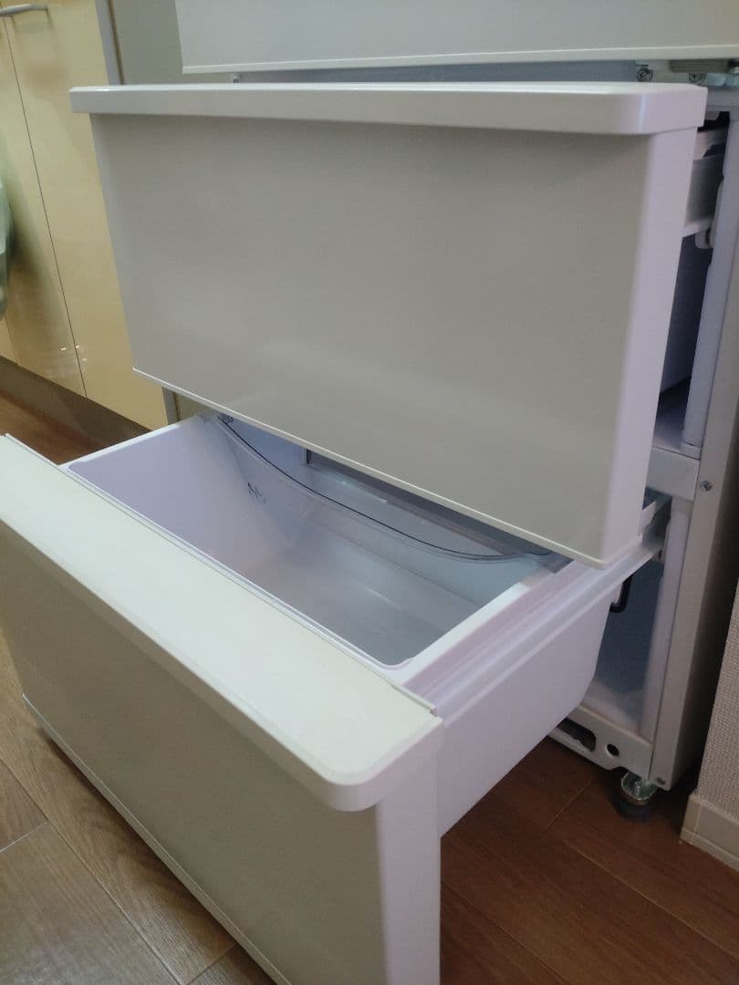 AQUAのノンフロン冷凍冷蔵庫 AQR-27N2(W)　大容量 冷蔵庫 ホワイト