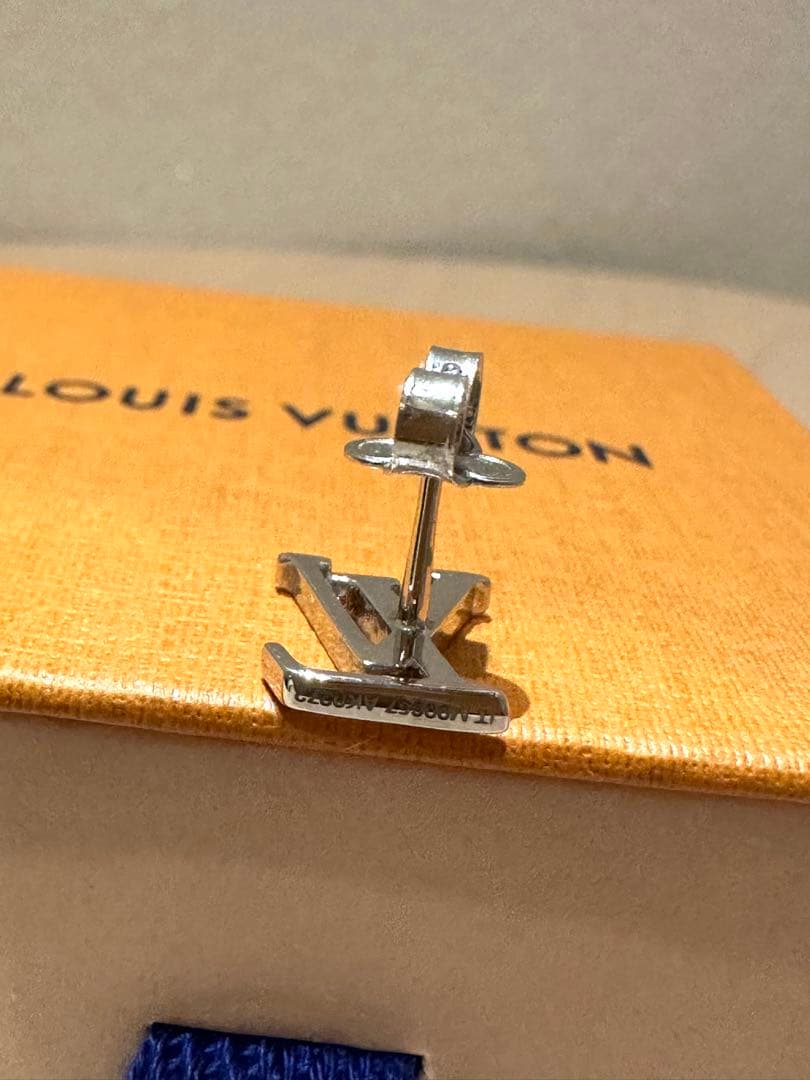 ルイヴィトンピアス ブックルLVサンライズ M00657