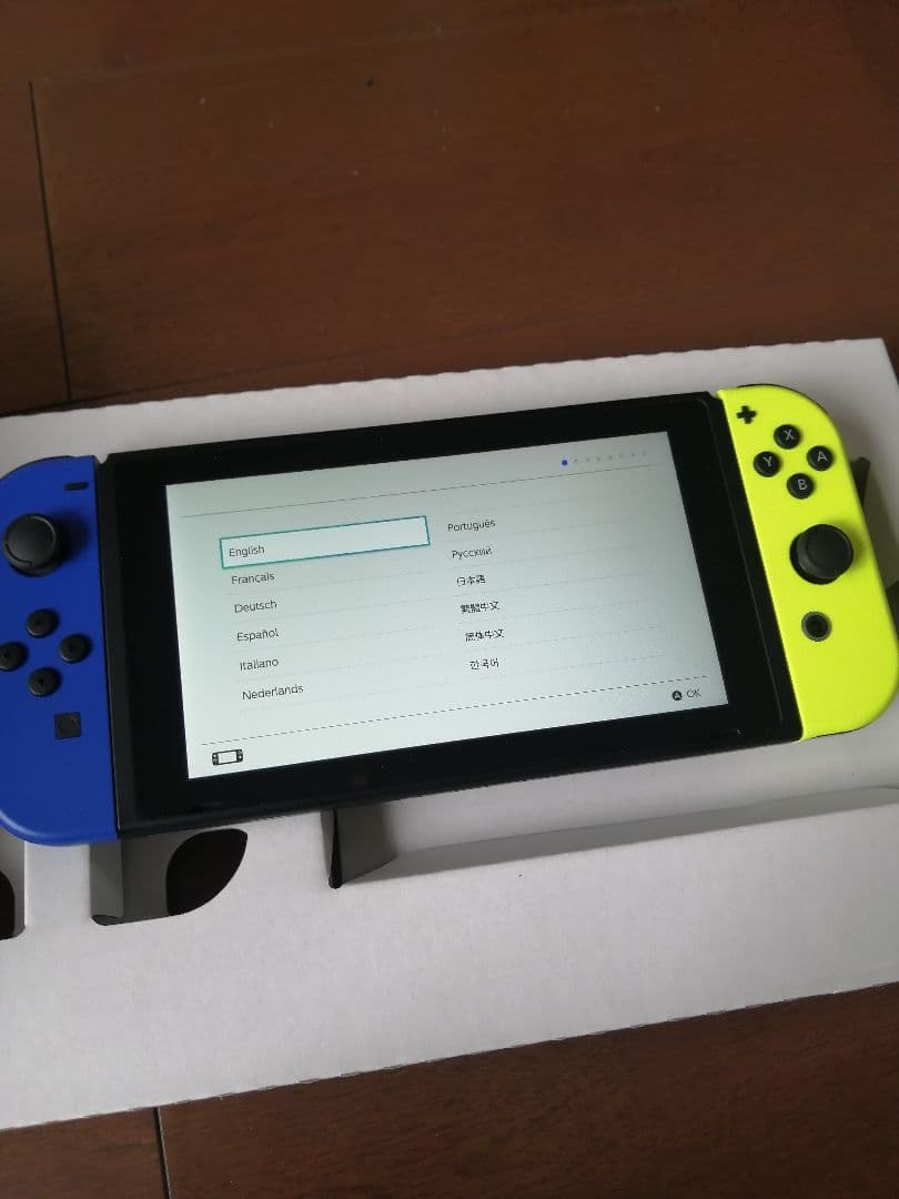 ゆ*じ様 ほぼ新品Nintendo Switch 本体
