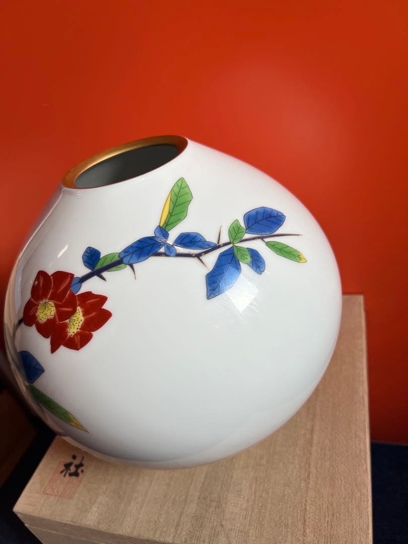 1339  香蘭社　木瓜の花　ボケ柄　花瓶　金彩　未使用