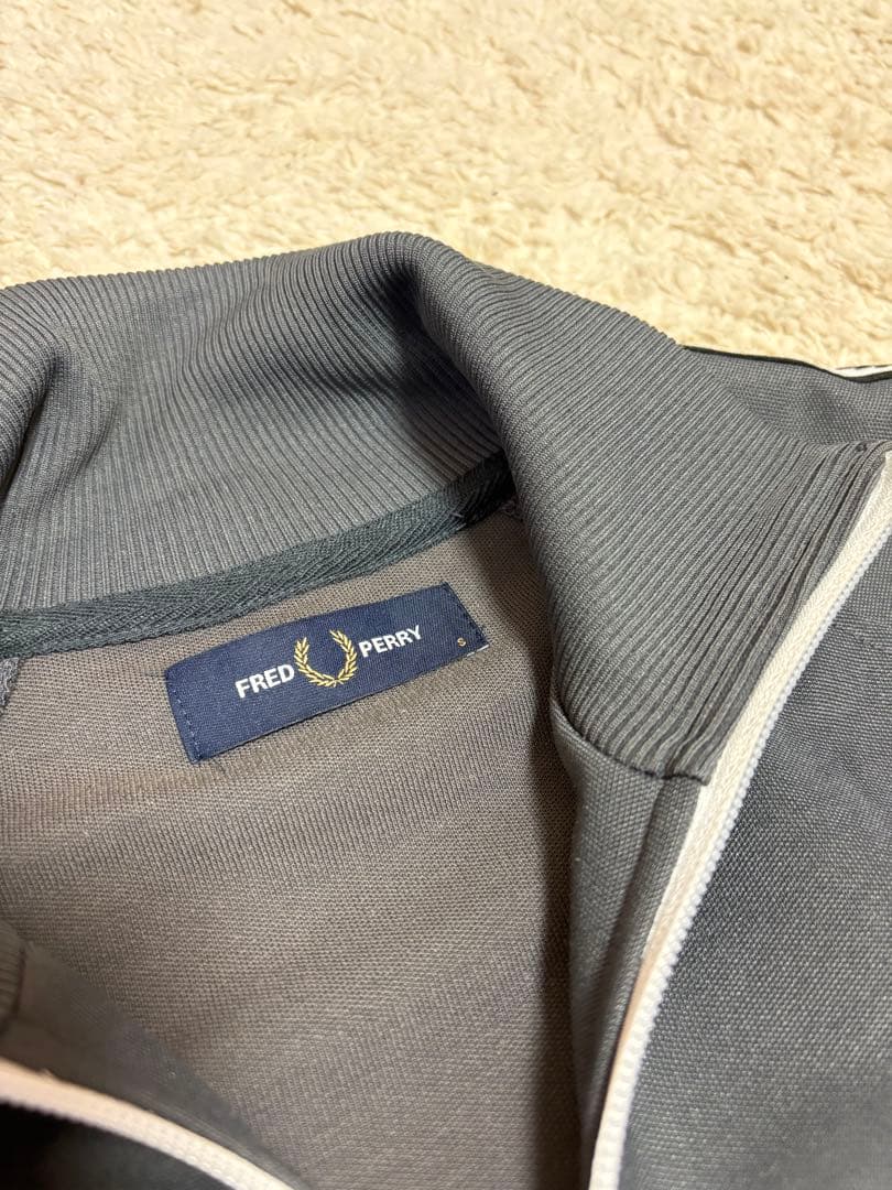 【チヤたんさん専用】FRED PERRY トラックジャケット グレー s