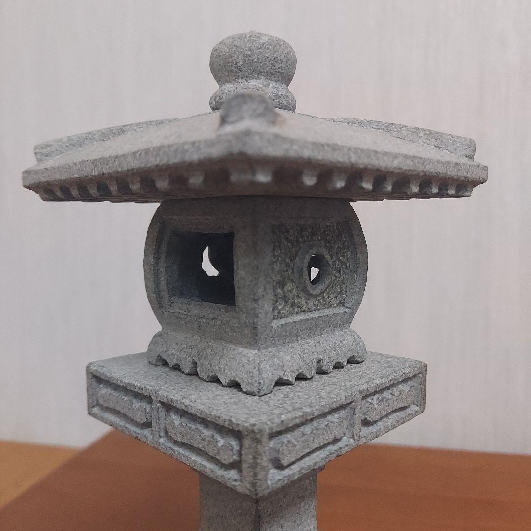 日本の石製燈籠 灰色 25cm