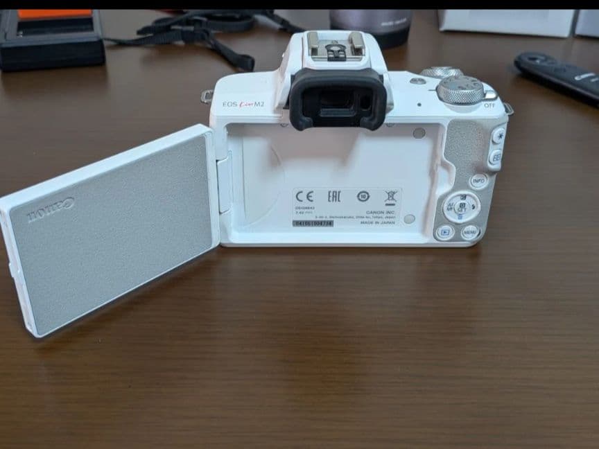 【美品】Canon EOS Kiss M2 ダブルズーム＋22mm単焦点レンズ