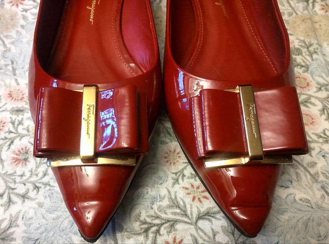 フェラガモ ポインテッドトゥ フラットシューズ 25cm